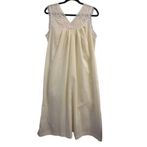 Vintage Colony Club long night gown with embroidery and lace details sz S- M 80'